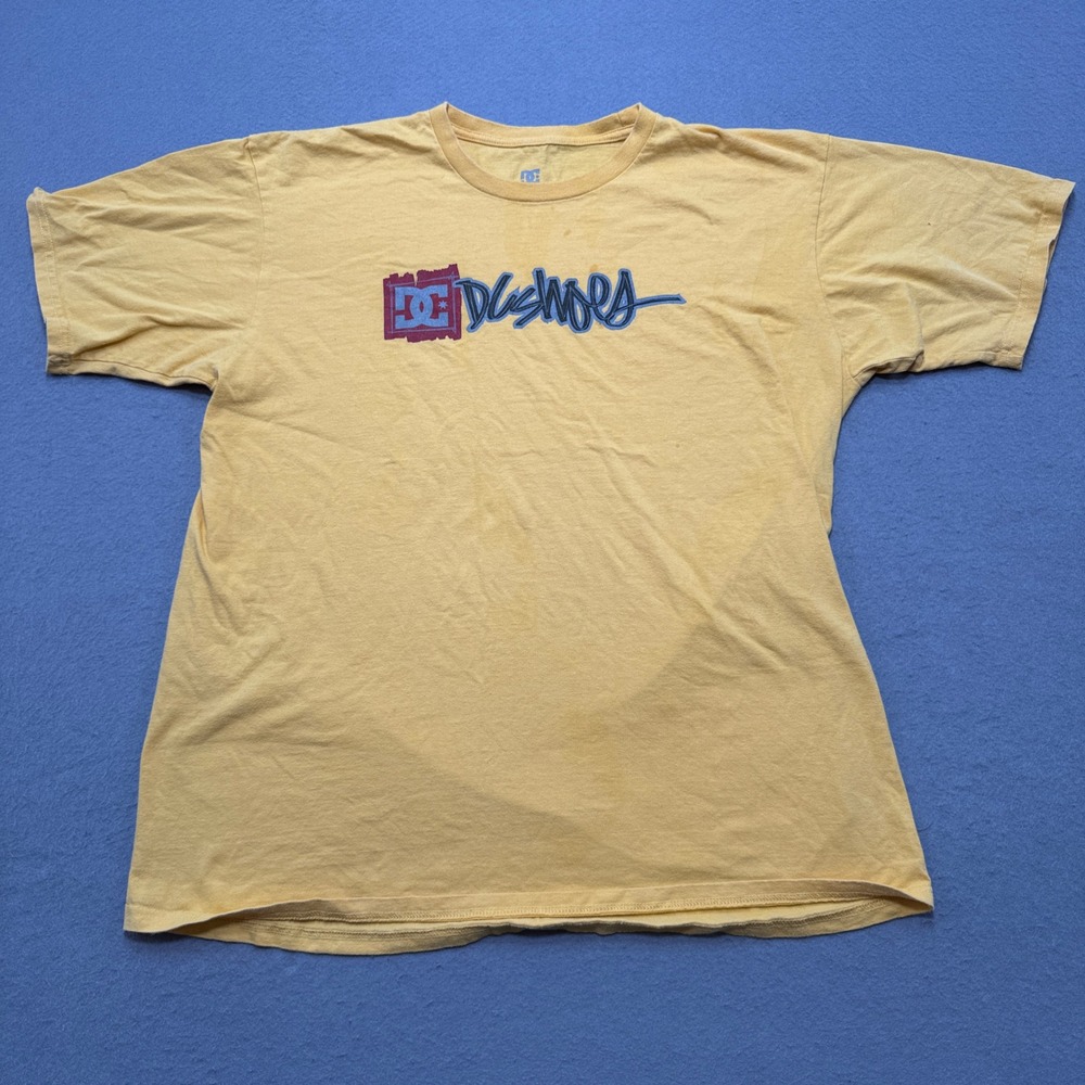 DC Shoes T-Shirt Men's Large Yellow Graphic Logo Short Sleeve Skater Streetwear